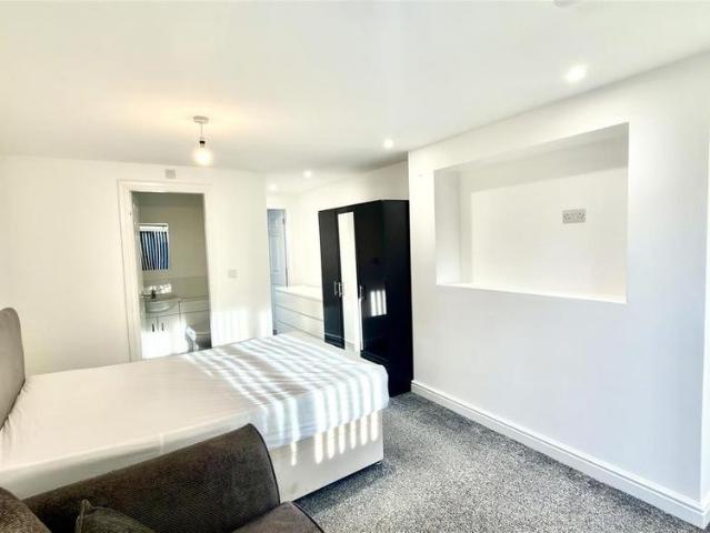 1 bedroom ground floor flat to rent