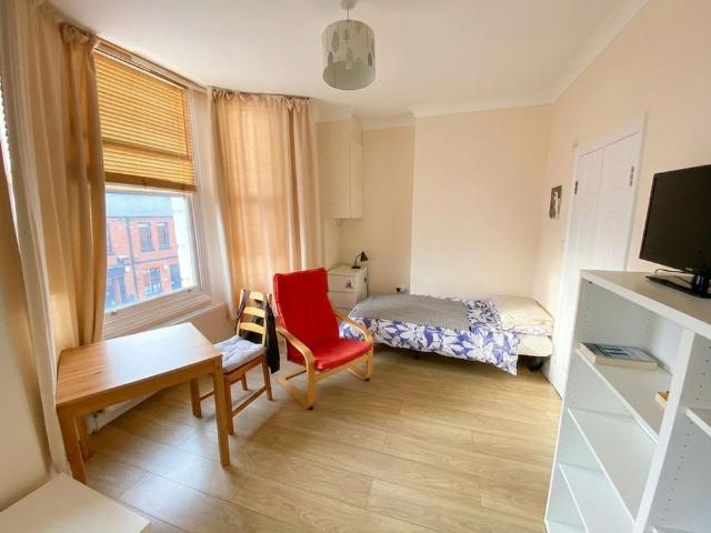 Studio to rent