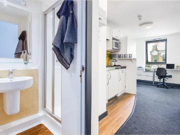 Wendell Park, London, Greater London - Equipped kitchen