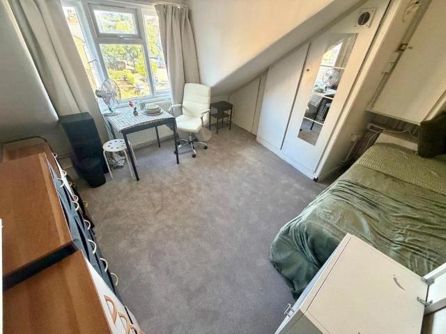Studio to rent