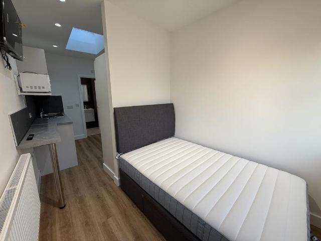 Studio to rent