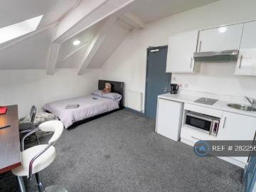 Studio to rent