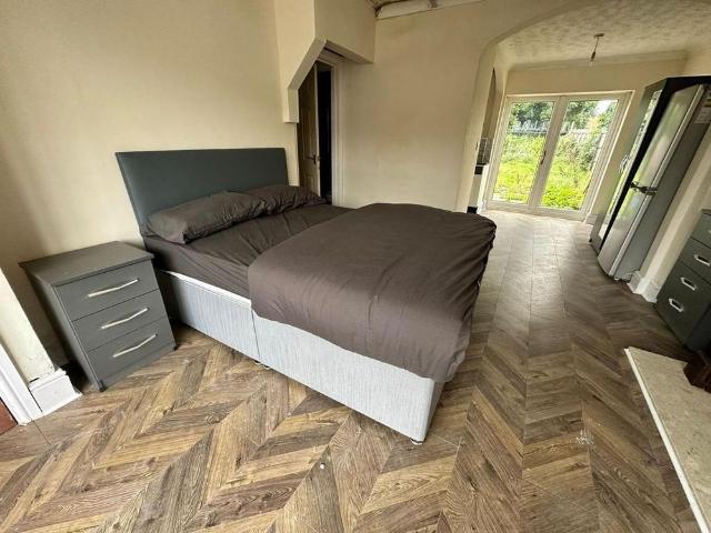 Studio to rent