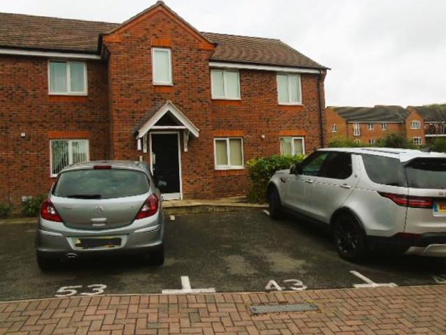 2 bedroom ground flat to rent