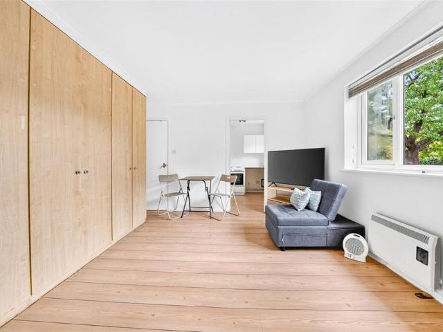 Studio to rent