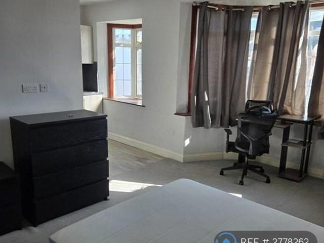 Studio to rent