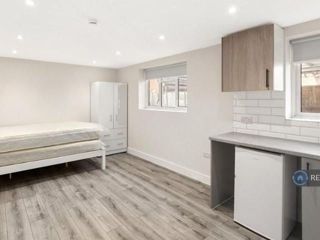 Studio to rent