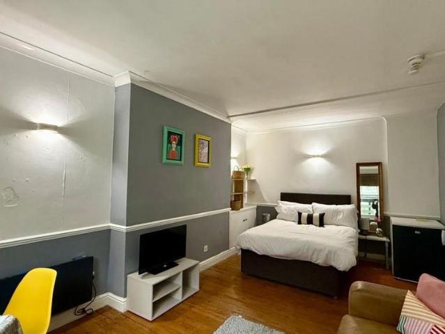 Studio to rent