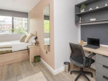 Leeds, West Yorkshire, North England - Equipped kitchen