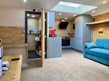 Cricklewood, London, Greater London - Garden