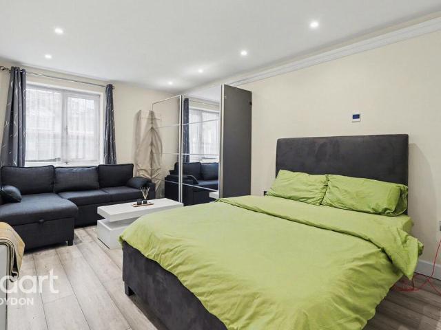 Studio to rent