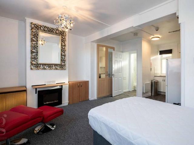 Studio to rent