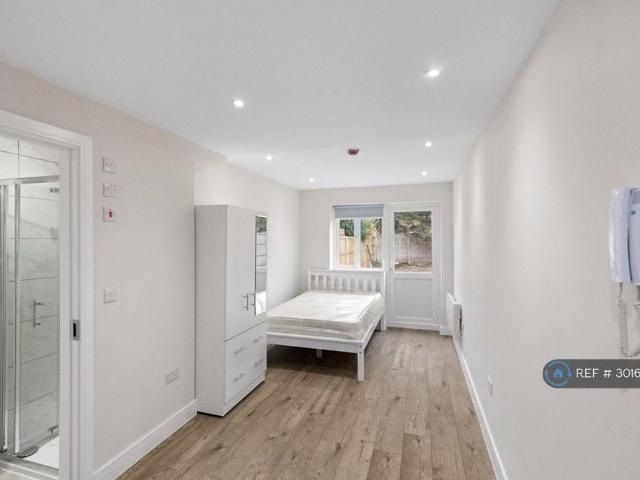 Studio to rent