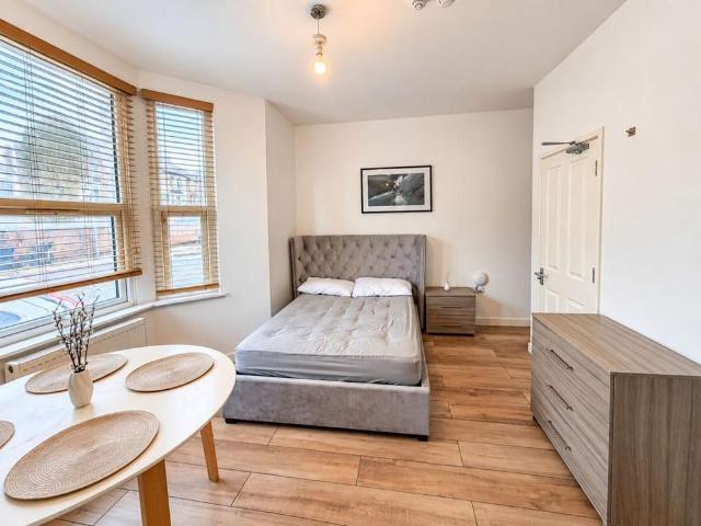 Studio to rent