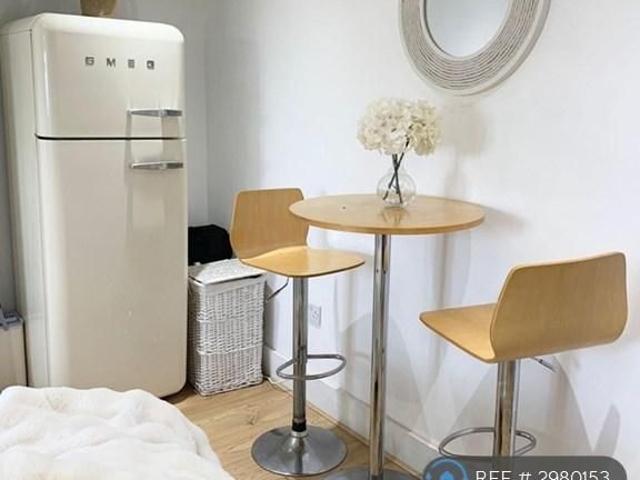 Studio to rent