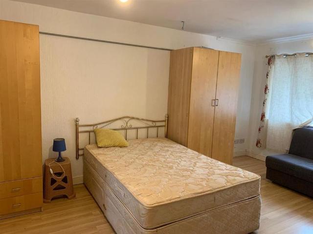 Studio to rent