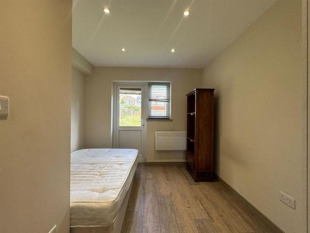 Studio to rent