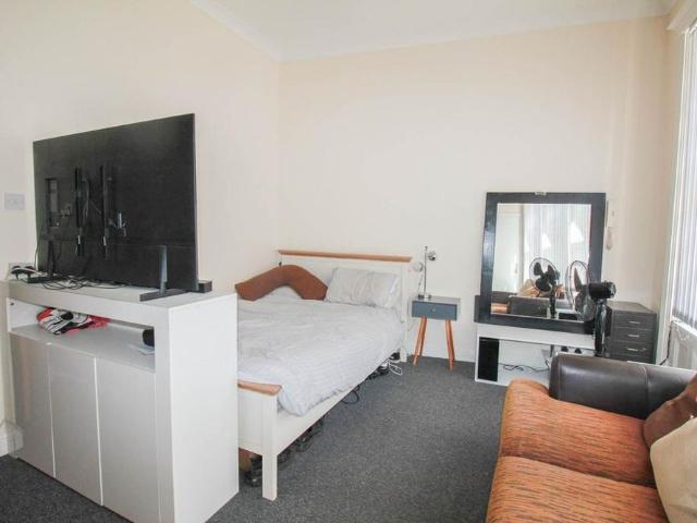 Studio to rent