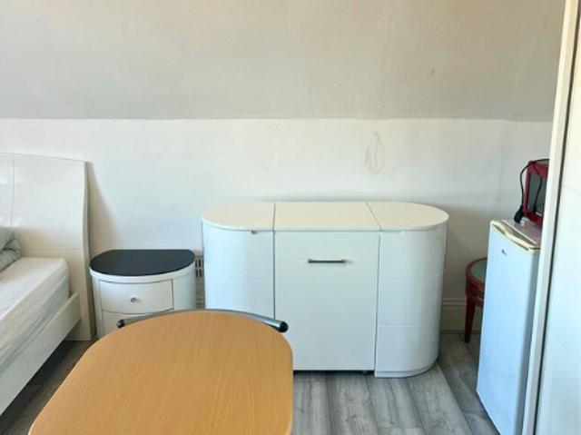 Studio to rent