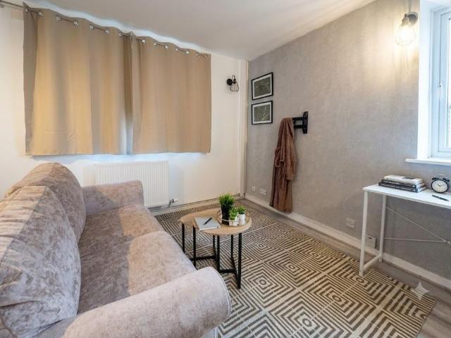 Studio to rent