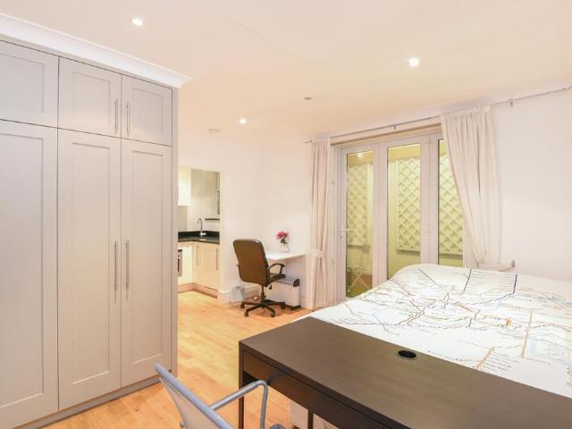 Studio to rent