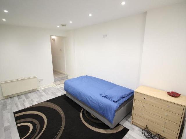 Studio to rent