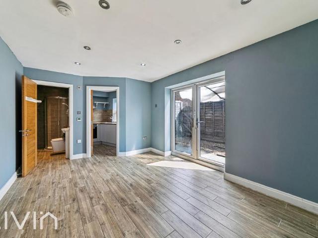 Studio to rent