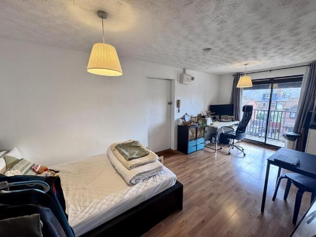 Studio to rent