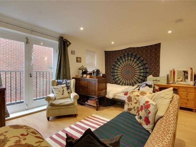 Studio to rent