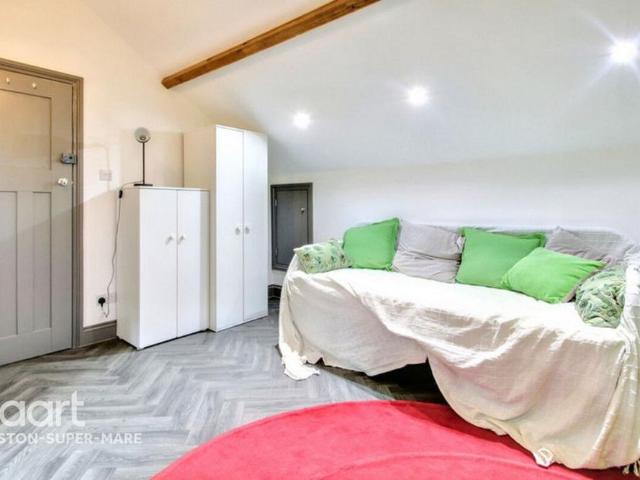 Studio to rent