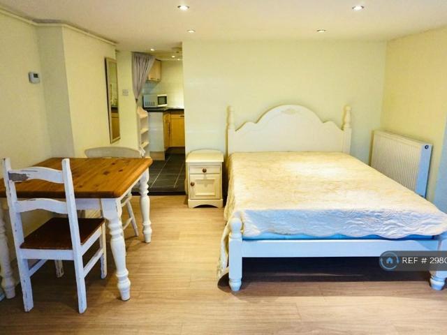 Studio to rent
