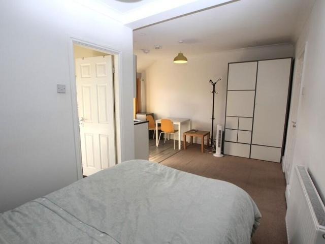 Studio to rent