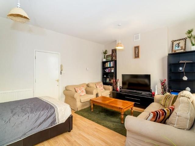 Studio to rent