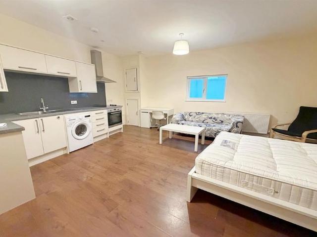Studio to rent