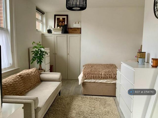 Studio to rent