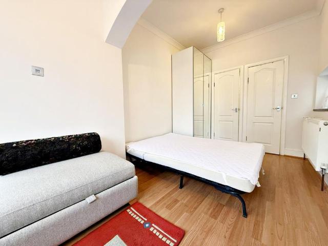 Studio to rent