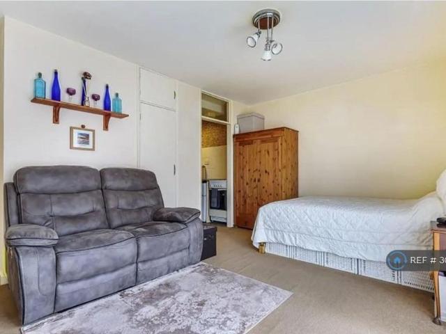 Studio to rent