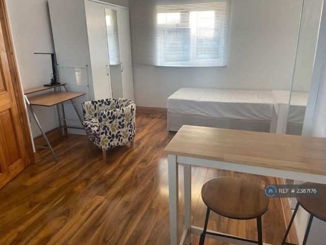 Studio to rent
