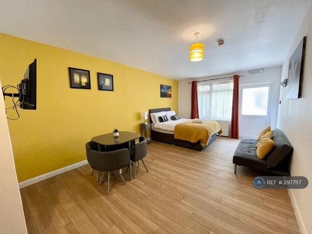 Studio to rent
