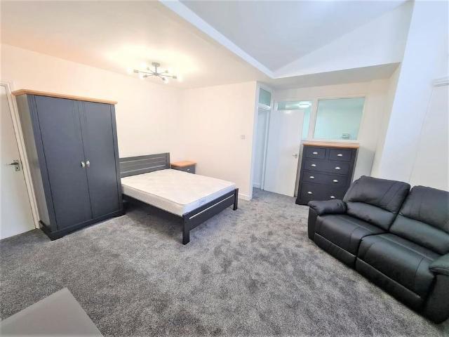 Studio to rent