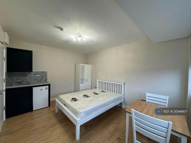 Studio to rent