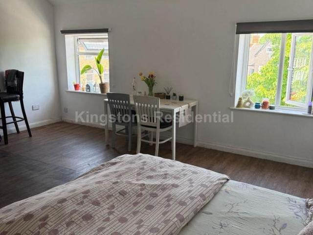 Studio to rent