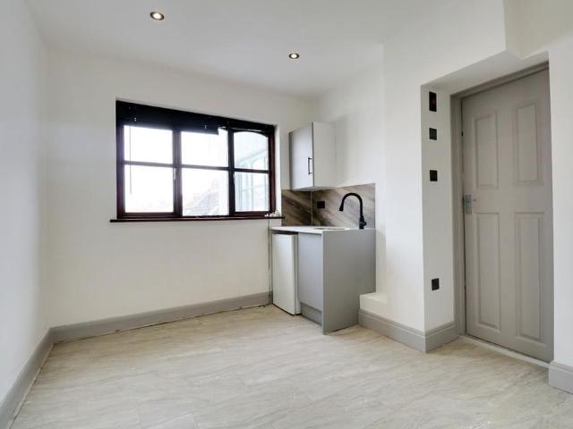 Studio to rent