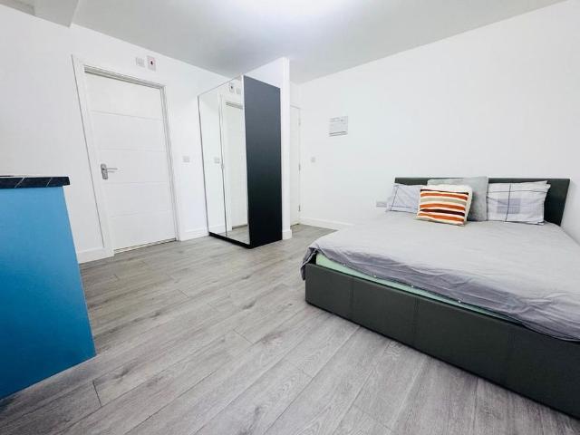 Studio to rent