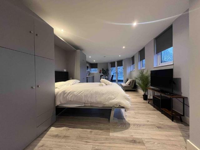 Studio to rent