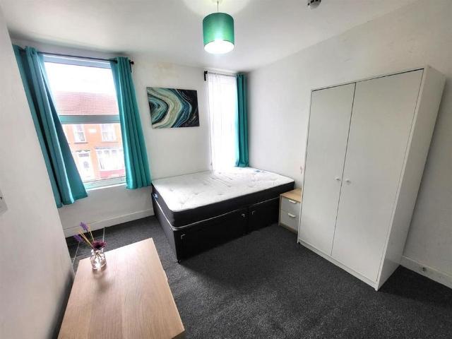 Studio to rent