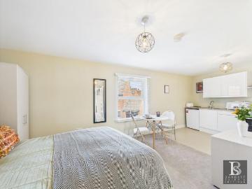 Studio to rent