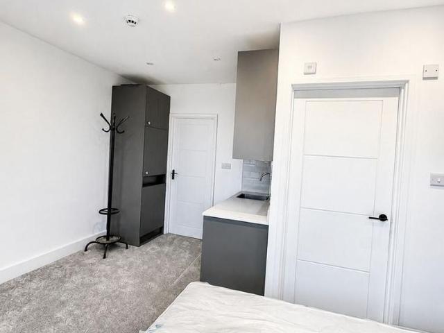 Studio to rent