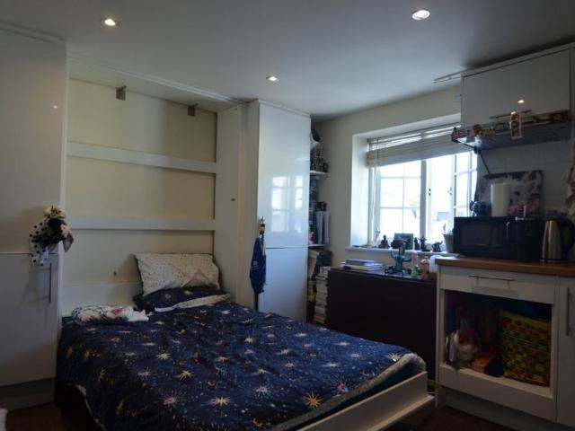 Studio to rent