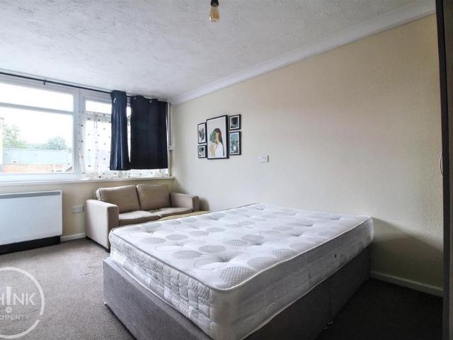 Studio to rent